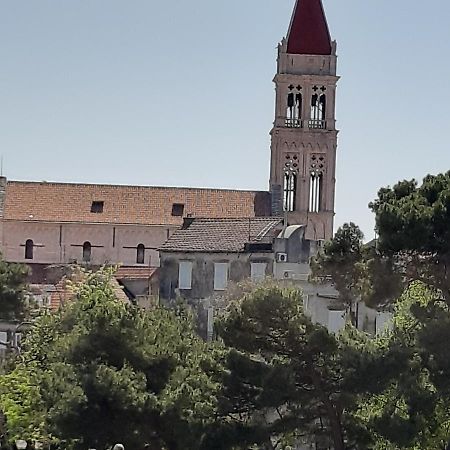 Apartman Petrovic City Center Trogir Bagian luar foto