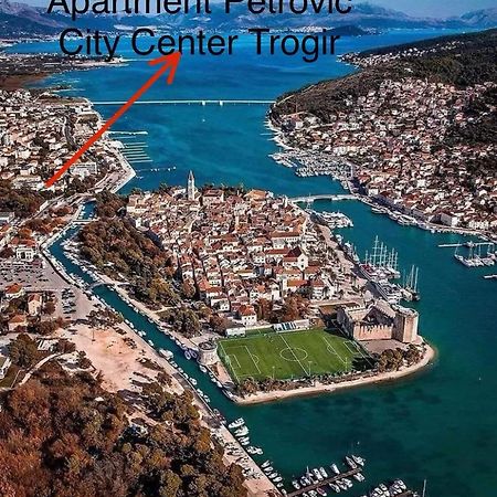 Apartman Petrovic City Center Trogir Bagian luar foto