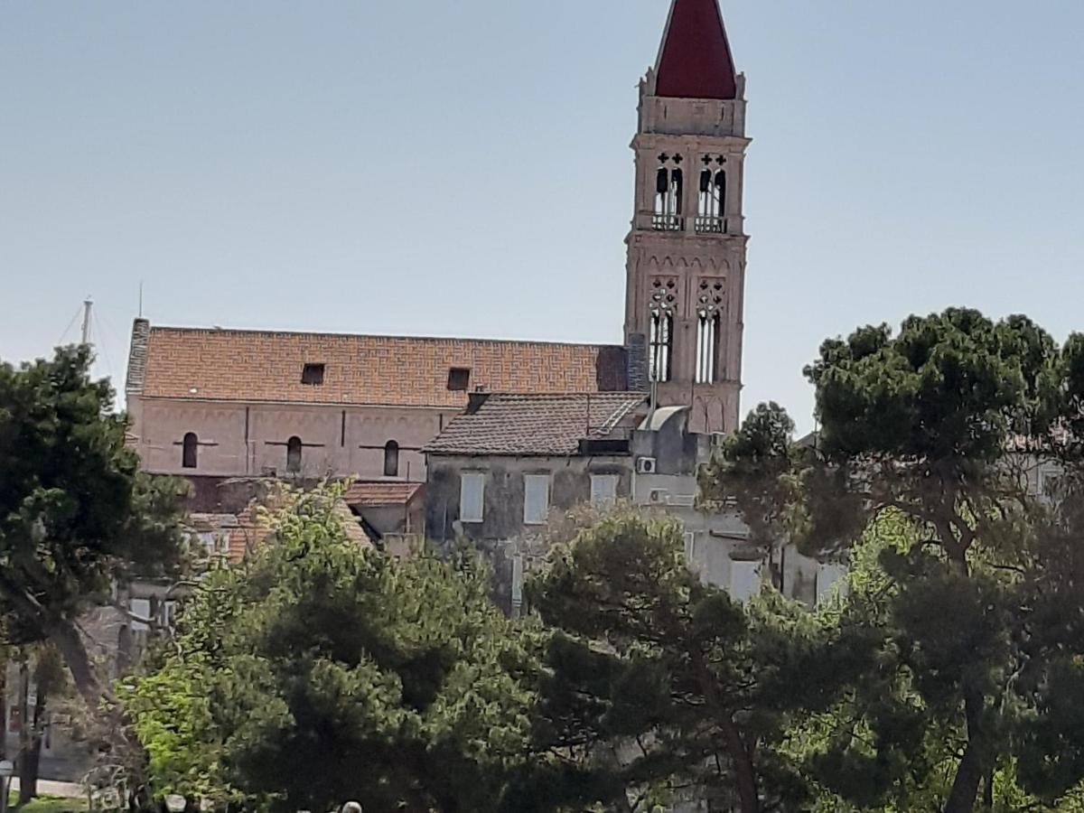 Apartman Petrovic City Center Trogir Bagian luar foto