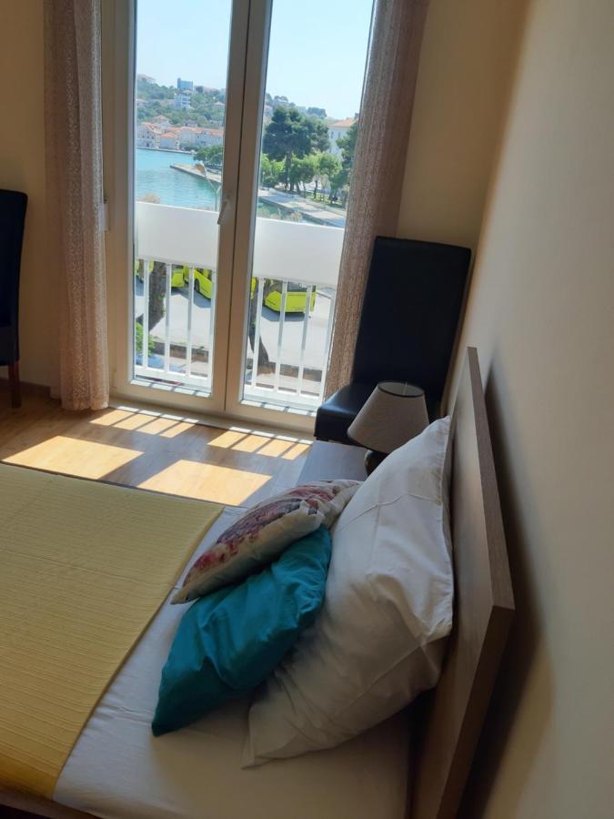 Apartman Petrovic City Center Trogir Bagian luar foto