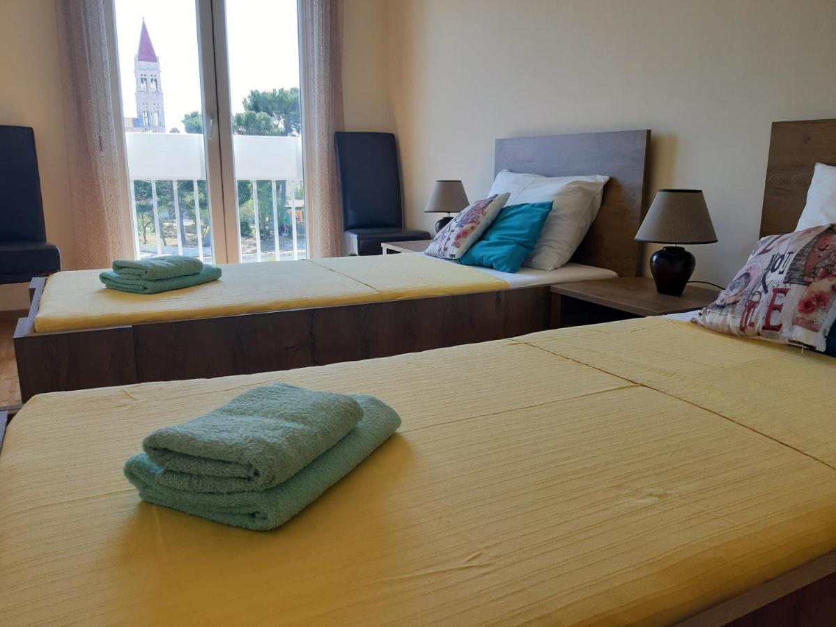 Apartman Petrovic City Center Trogir Bagian luar foto
