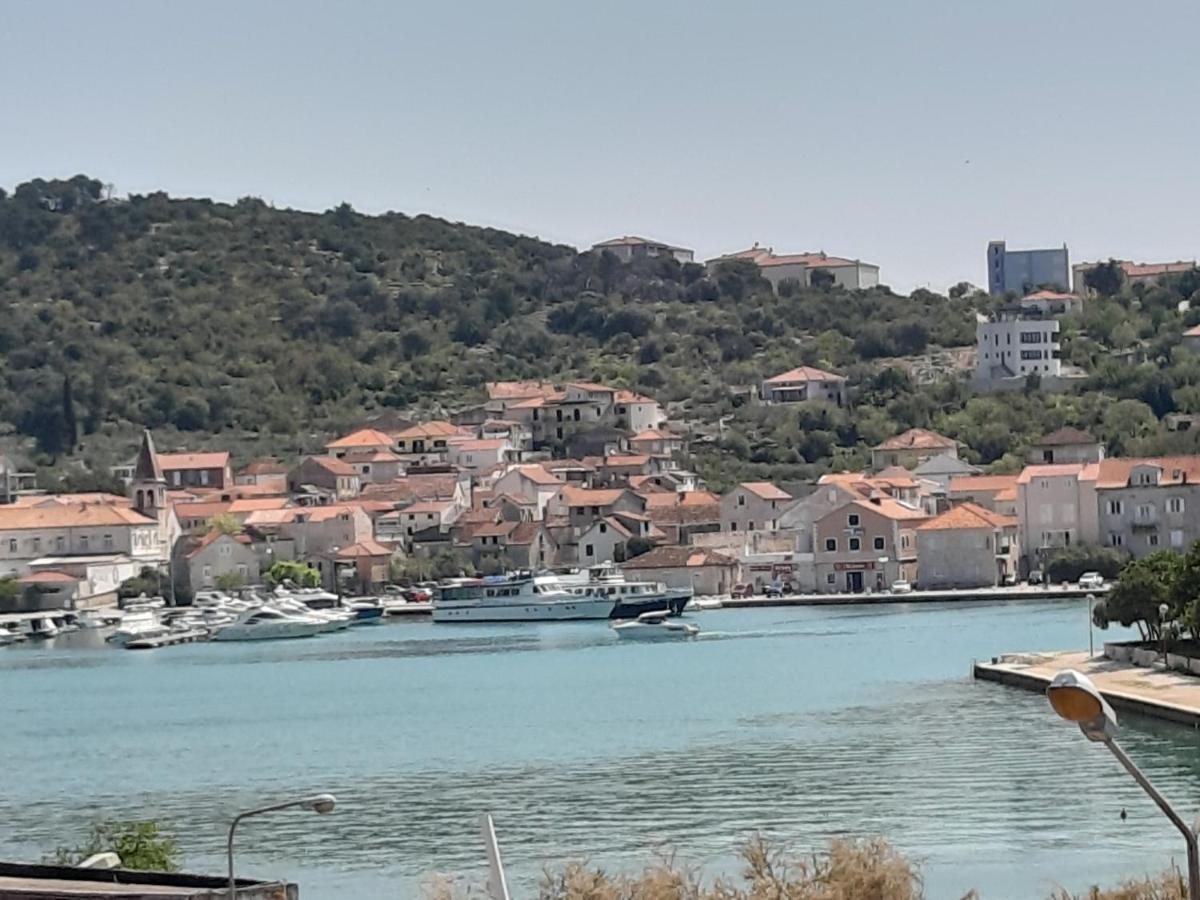 Apartman Petrovic City Center Trogir Bagian luar foto