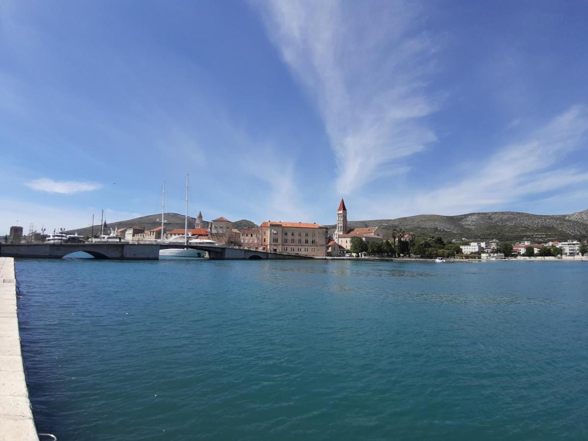 Apartman Petrovic City Center Trogir Bagian luar foto