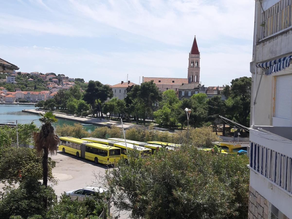 Apartman Petrovic City Center Trogir Bagian luar foto