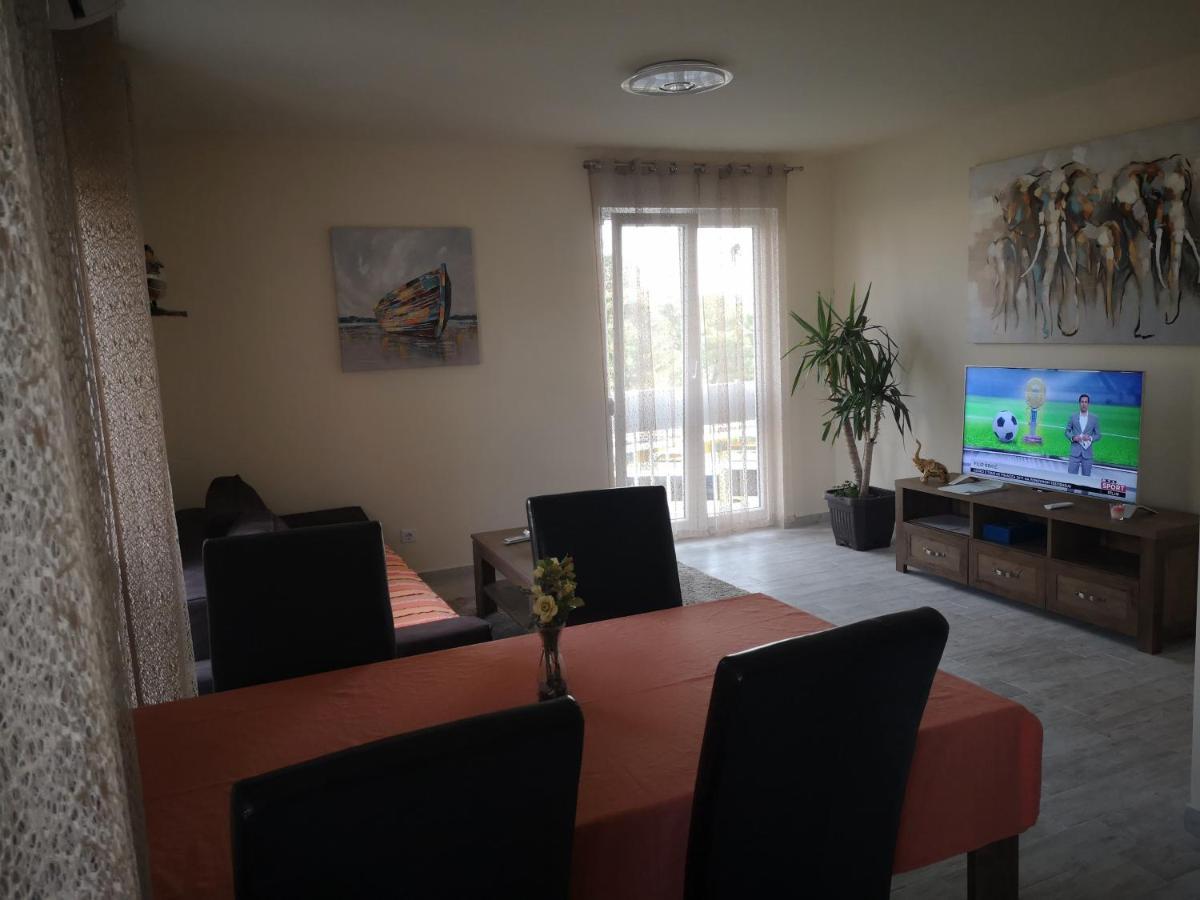 Apartman Petrovic City Center Trogir Bagian luar foto