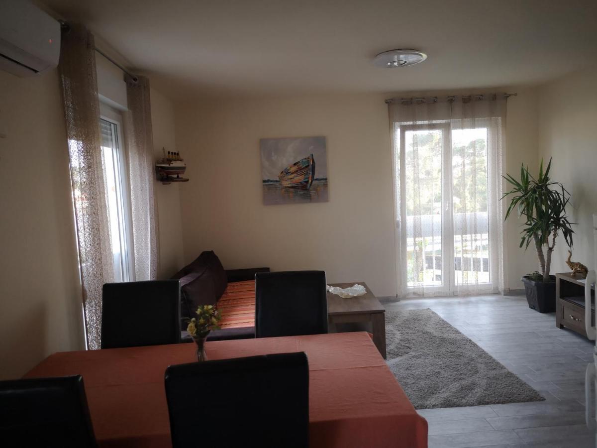 Apartman Petrovic City Center Trogir Bagian luar foto