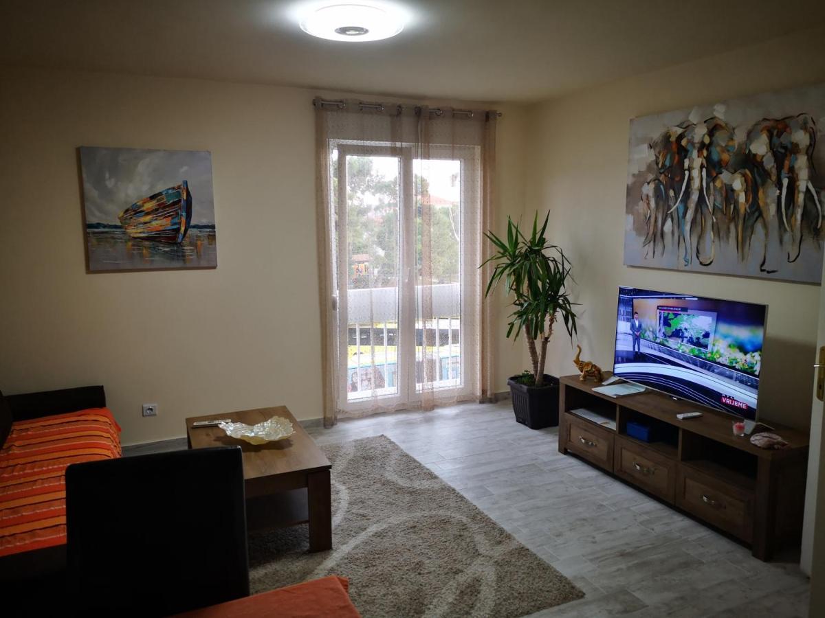 Apartman Petrovic City Center Trogir Bagian luar foto