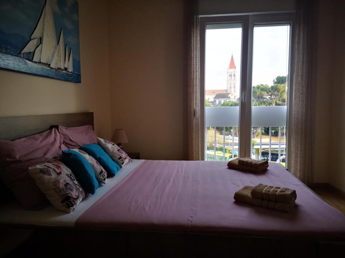 Apartman Petrovic City Center Trogir Bagian luar foto