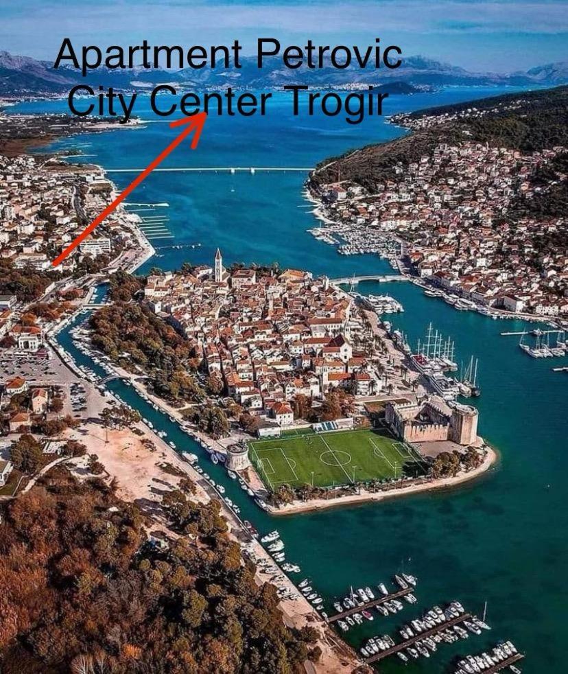 Apartman Petrovic City Center Trogir Bagian luar foto